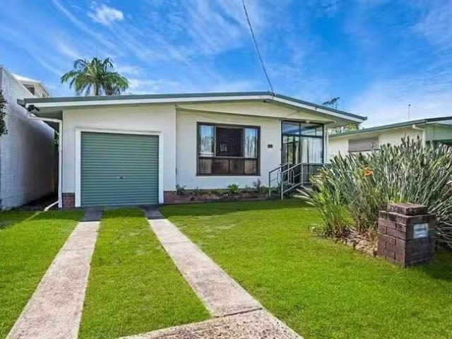 Unique 35 Fifth Avenue, Palm Beach, QLD 4221