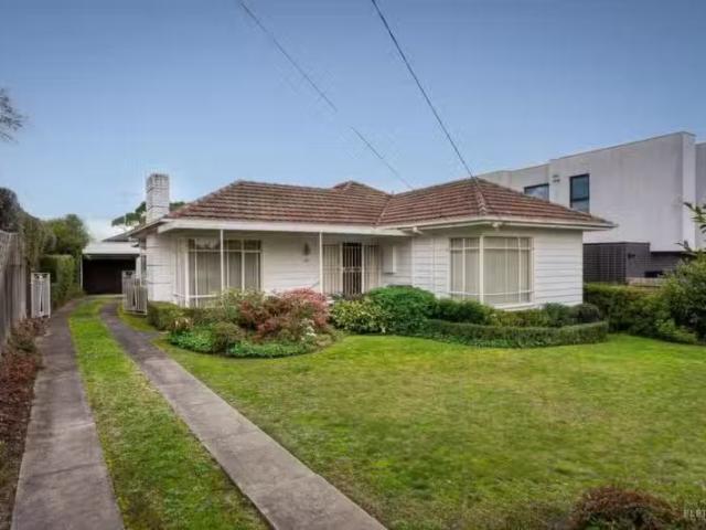 Just in! 35 George Street, Ashwood VIC 3147 House Auction