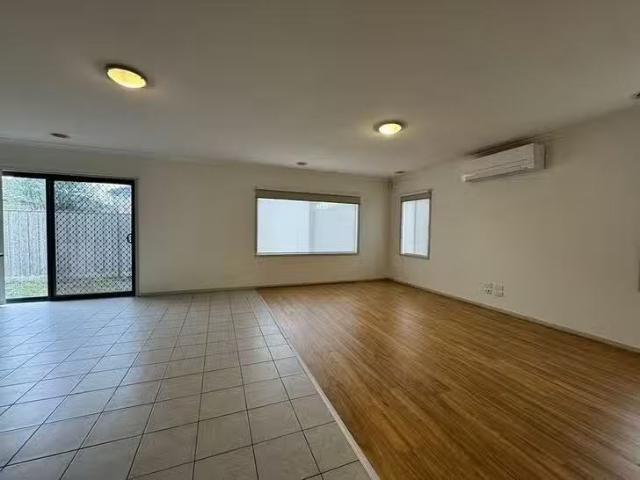 Cheap 35 Lispenard Circuit, Point Cook, VIC 3030