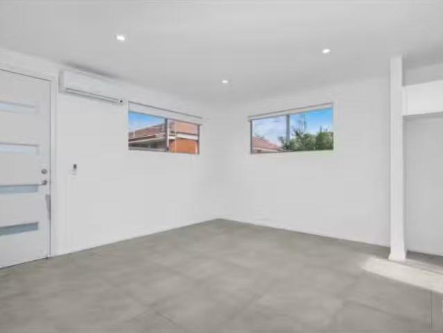 Cozy 35A Gregory Ave, Oxley Park House for rent Listed by Gab.