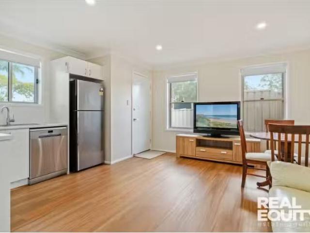 Cozy 35A Keppel Circuit, Hinchinbrook House for rent Listed b.