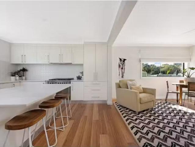 Unique 36 Castieau Street, Higgins House for rent Listed by P.