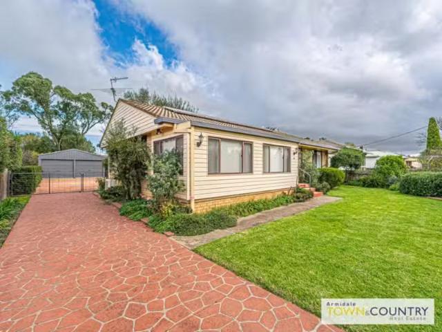 Unique 36 Grafton Road, ARMIDALE House for rent Listed by Bro.