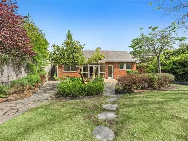 For Rent! 37 Middle Crescent, Brighton, VIC 3186