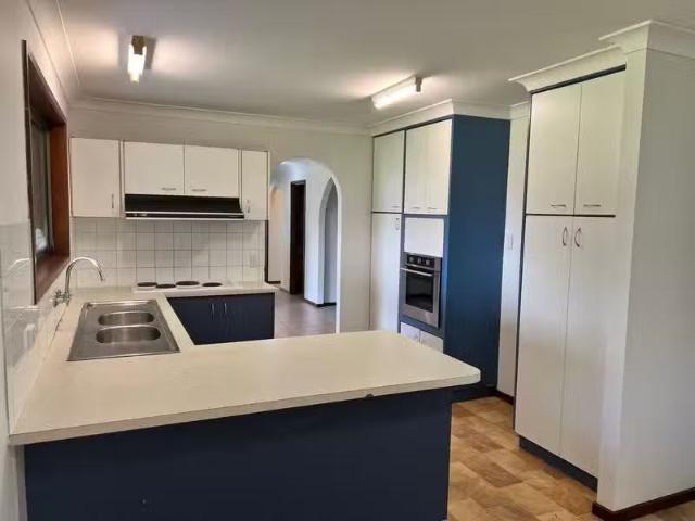 Charming 37 Bywater Street, HILLCREST, QLD 4118 House for Rent