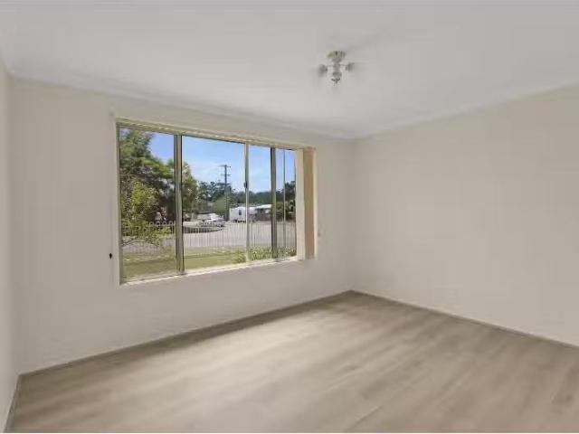 Deal! 37 Birdwood Drive, BLUE HAVEN House for rent Listed by.