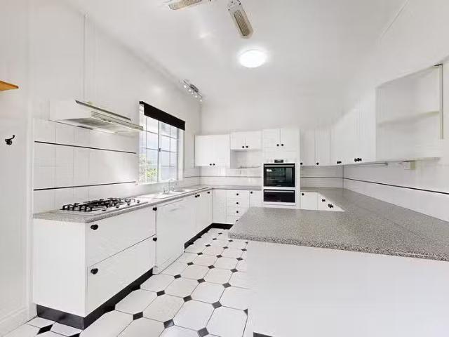 For Rent! 37 Castlemaine Street, Milton, QLD 4064