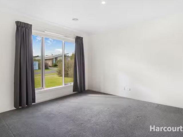 Cheap 37 Pepper Cres, DROUIN, VIC 3818 House for Rent