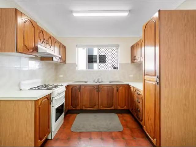 Charming 3/88 Victoria Terrace, Greenslopes Apartment for rent.