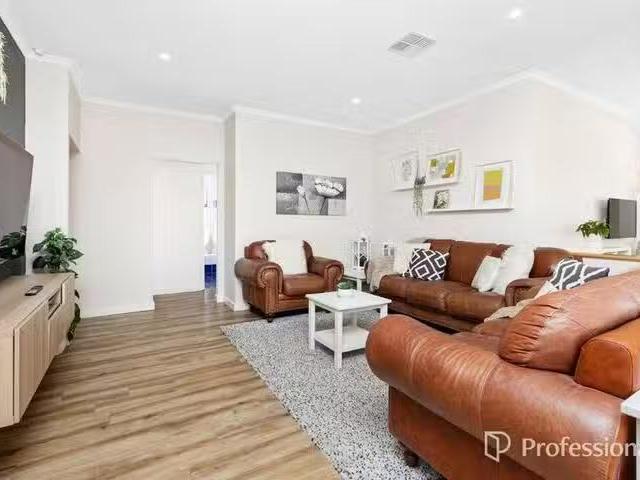 Cozy 38 Gundaring Turn, Canning Vale, WA 6155