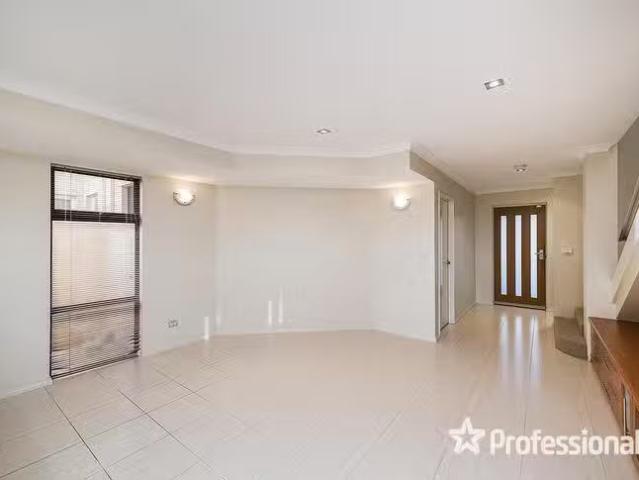 Charming 38B Kembla Circle, Madeley, WA 6065