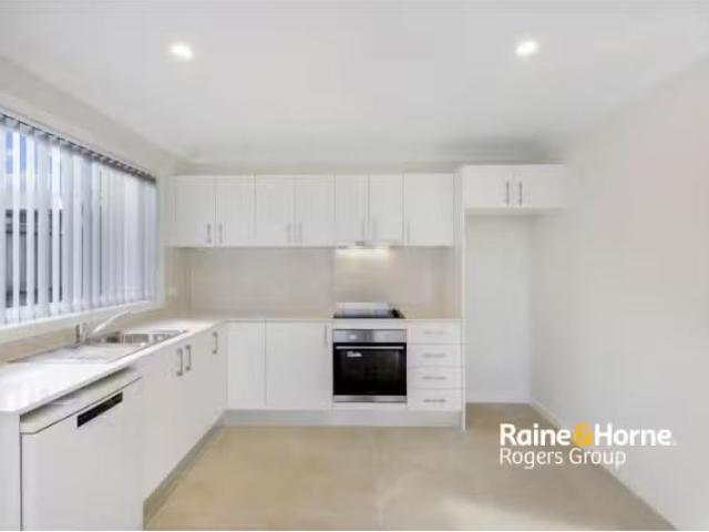 Nice 39 Menindee Avenue, BLUE HAVEN House for rent Listed by.