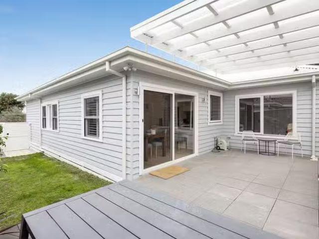Deal! 39 Davey Street, Parkdale, VIC 3195