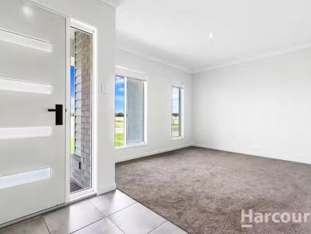 Cozy 39 Lilly Pilly Drive, BURRUM HEADS, QLD 4659 House for.