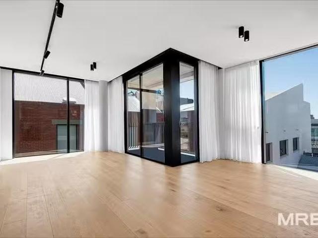 Charming 305/5 John Street, South Melbourne, VIC 3205