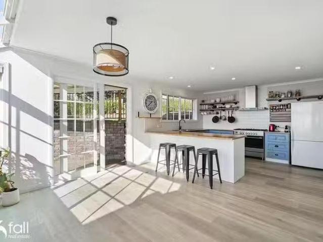 Unique 30 Bayside Drive, Lauderdale, TAS 7021