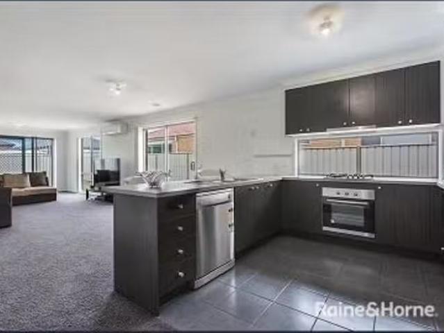 Rental! 30 Fantail Way, Brookfield, VIC 3338