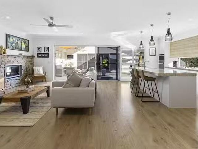 Just in! 30 Vernon Avenue, Labrador, QLD 4215