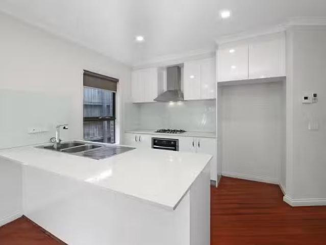 Cheap 3/12 Gilligans Court, Rowville, VIC 3178