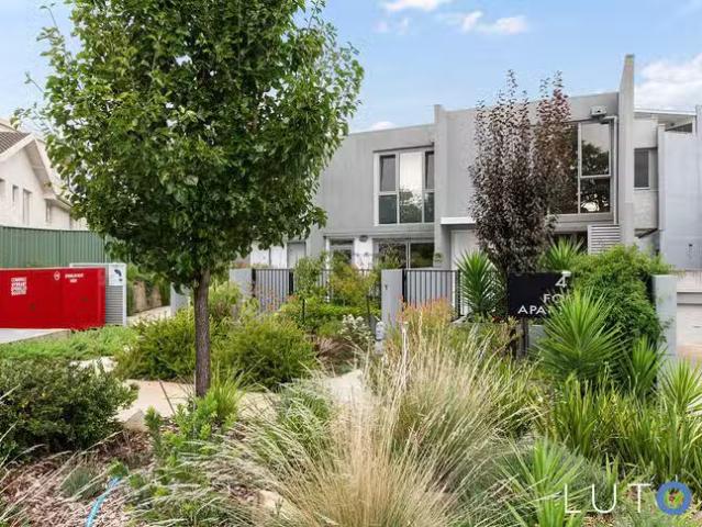 Unique 31/41 Hampton Circuit, Yarralumla, ACT 2600