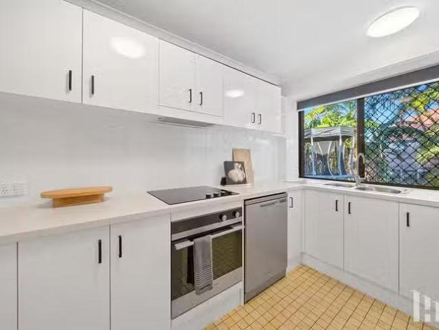 Cozy 3/16 Skew Street, Sherwood, QLD 4075