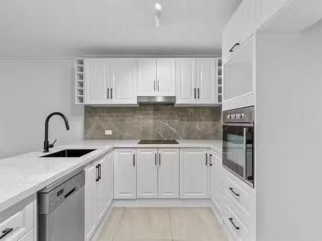 Cozy 3/186 Ferny Avenue, Surfers Paradise, QLD 4217