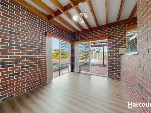 Charming 31 Naval Parade, OCEAN REEF, WA 6027 House for Rent