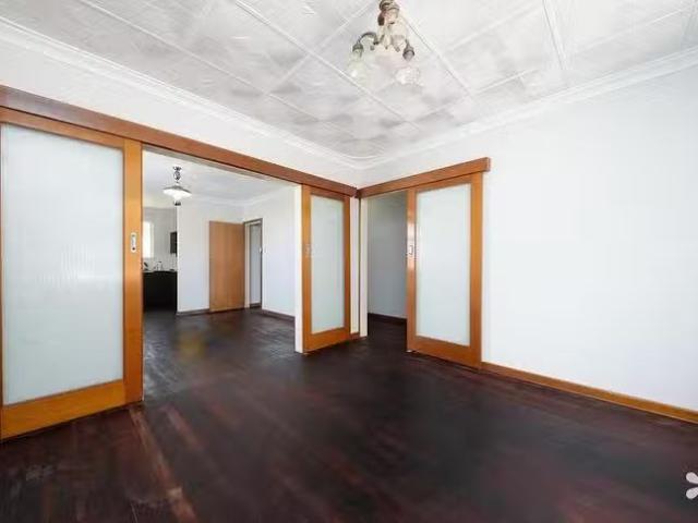 Cozy 31 Aumerle Way, Spearwood, WA 6163