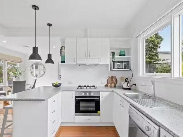 Deal! 31 Bridgeford Avenue, Blackburn North VIC 3130