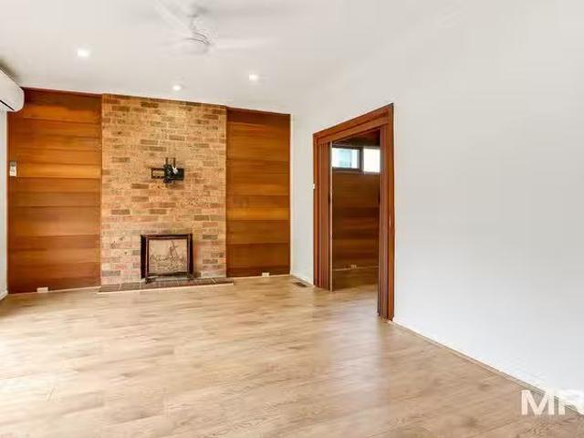 Deal! 31 Coorie Crescent, Rosanna, VIC 3084