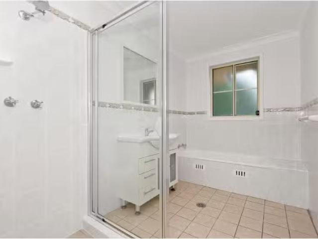 Cheap 3/1 Kensington Park Road, Riverstone Townhouse for rent.