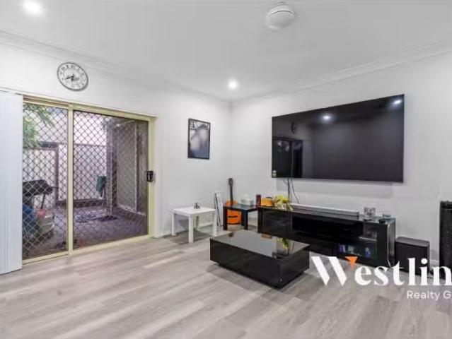 Cheap 3/206 Great Western Highway, St Marys Townhouse for rent.