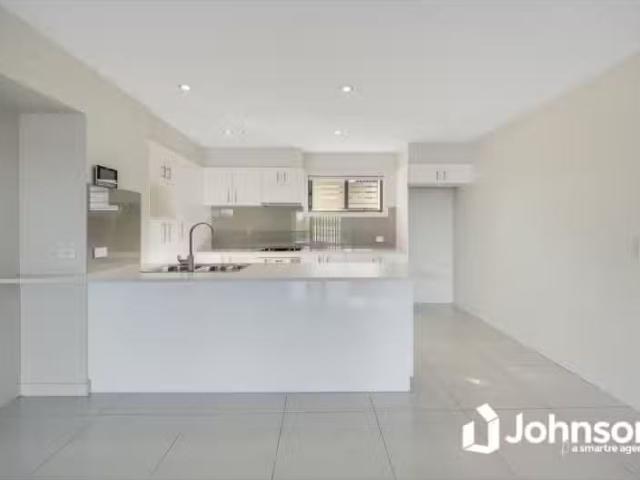Cozy 3/20 Malory Street, Balmoral Townhouse for rent Listed b.