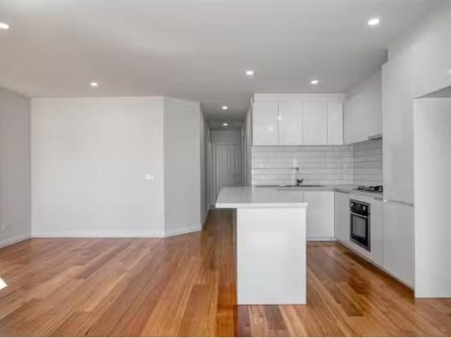 Charming 3/27 Baynton Ave, SUNSHINE NORTH Apartment for rent.