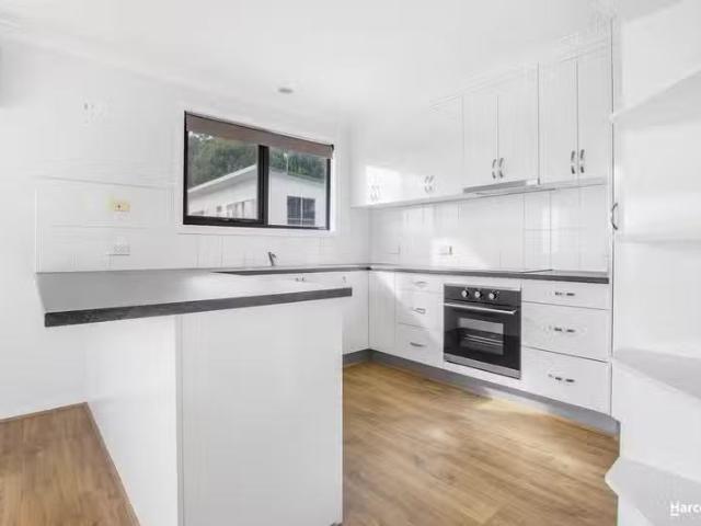 Nice 3/24 Pelissier Street, SOMERSET, TAS 7322 House for Rent
