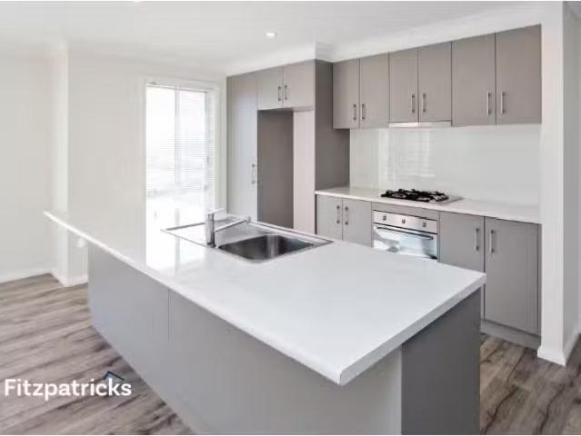 Unique 3/26 Pooginook Place, Bourkelands Apartment for rent L.