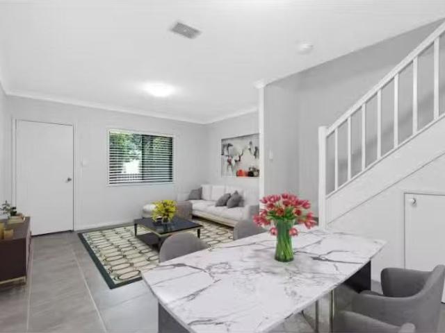 Deal! 3/28 Key Street, Morningside Townhouse for rent Listed.