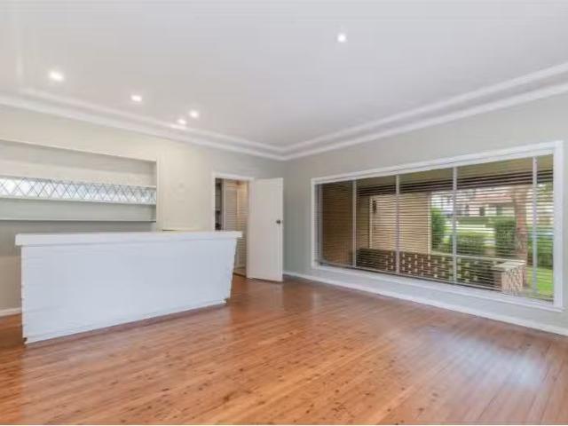 Charming 329 Burraneer Bay Road, CARINGBAH SOUTH House for ren.