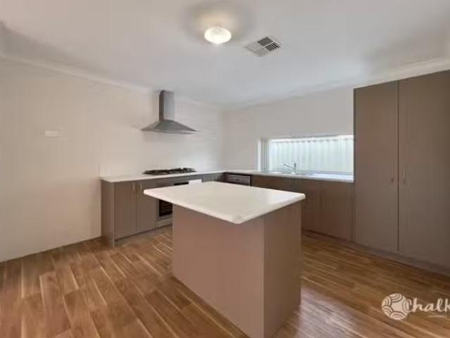 Deal! 32 Barron Turn, South Yunderup, WA 6208