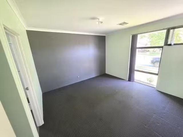 Deal! 32 Delaronde Drive, Success, WA 6164