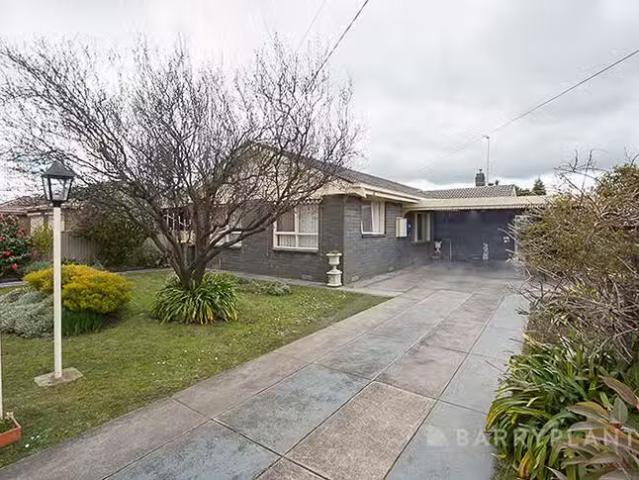 Cozy 32 Eton Street, Wendouree, VIC 3355