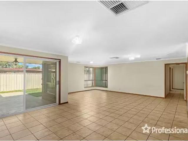 Unique 32 Lake Street, LAKE ALBERT House for rent Listed by K.