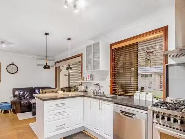 Charming 32 Redgum Avenue, BELLEVUE, WA 6056 House for Rent