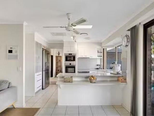 Charming 32 Saxonvale Terrace, Mermaid Waters, QLD 4218
