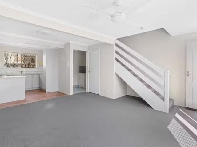 Charming 3/38 Defiance Road, LOGAN CENTRAL, QLD 4114 Townhou.