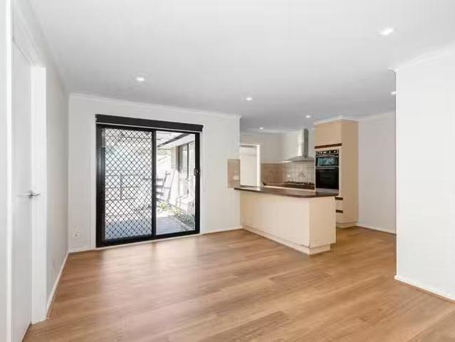 Unique 33 birdatoo Drive, Carrum Downs, VIC 3201