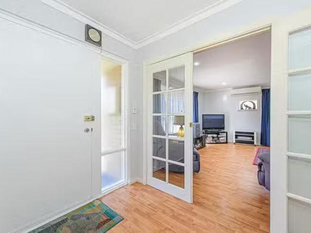 Cozy 33 Gamage Way, Lockridge, WA 6054
