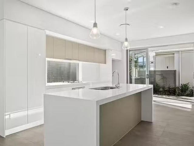For Rent! 33 Harbour Boulevard, Shell Cove, NSW 2529