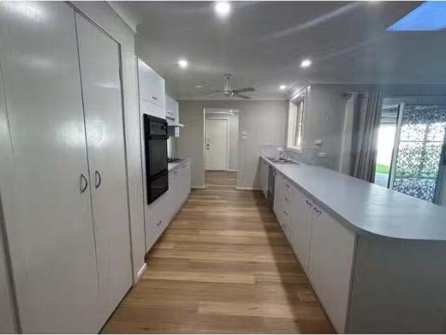 Nice 33 Hoskin Street, North Nowra House for rent Listed by C.