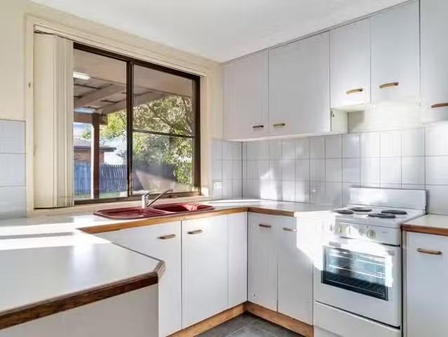Deal! 33 Riethmuller Street, Kearneys Spring, QLD 4350
